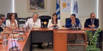 Ευρεία σύσκεψη στη Σητεία με τη συμμετοχή της Υφυπουργού Εσωτερικών, του Γ.Γ. Ναυτιλίας και Νησιωτικής Πολιτικής