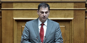 Θεοχάρης: Τροπολογία που θα ορίζει τα επιτόκια για τη ρύθμιση χρεών των φορολογουμένων