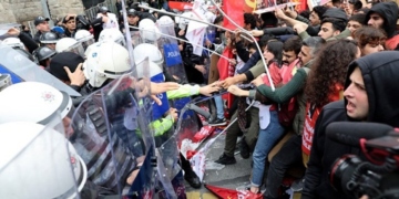 Τουρκία: Εκτεταμένα επεισόδια στην πορεία για την Πρωτομαγιά στην Κωνσταντινούπολη