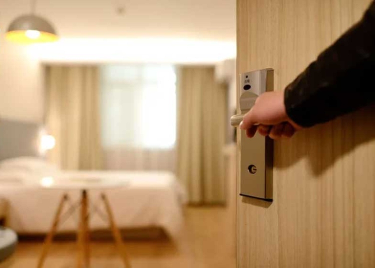 Έλλειψη εργαζομένων στα ξενοδοχεία και στα αγροτικά – Τι απαντά ο υπουργός Επικρατείας Άκης Σκέρτσος