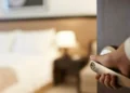 Ξενοδοχεία στην Κρήτη: Ανειδίκευτοι και ανήλικοι καλύπτουν την έλλειψη προσωπικού