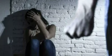 Κρήτη: Γρονθοκόπησε την πρώην σύζυγό του – Απειλητικά προς το μέρος της κινήθηκε και ο γιος