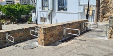 Νέες σιδερένιες μπάρες στη Λίμνη
