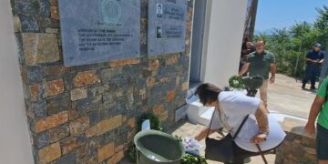 Αξέχαστοι 35 χρόνια μετά, τιμήθηκαν οι δύο αστυνομικοί που έπεσαν στο καθήκον (βίντεο)