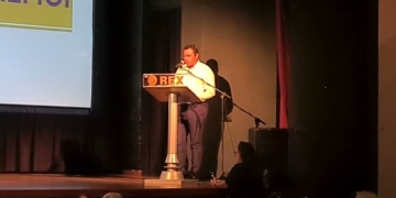 Μανόλης Μενεγάκης: “‘Ενα άψυχο πράγμα όπως το τσιγάρο με έκανε κουμάντο”