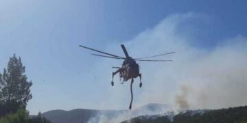 Εναέρια μέσα συνδράμουν για την κατάσβεση των πυρκαγιών στο Ρέθυμνο