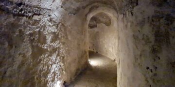 Το μυστικό τούνελ στο ιστορικό σπίτι Κούνδουρου (βίντεο)