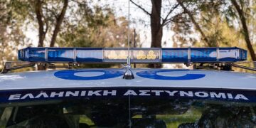 Επίθεση με μολότοφ έξω από το σπίτι της προέδρου του Αρείου Πάγου – Τραυματίστηκε αστυνομικός