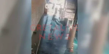 Σε κατάσταση αμόκ χτυπούσε τουρίστες και αστυνομικούς