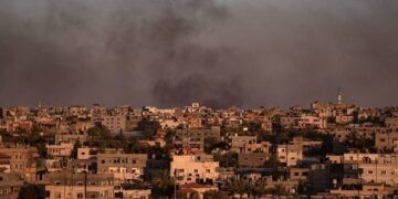 Μπαράζ βομβαρδισμών του Ισραήλ στη νότια Γάζα – Προσπάθεια Μπλίνκεν για συμφωνία κατάπαυσης του πυρός