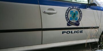 Βόλος: Χτύπησε με… κατσαρόλα τον γιο του, τον απείλησε με μαχαίρι και τον έκλεψε