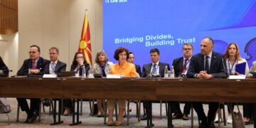 Προκαλεί πάλι η Σιλιάνοφσκα: Η μη χρήση του συνταγματικού ονόματος της Β. Μακεδονίας από εμένα δεν αποτελεί παραβίαση του Συντάγματος