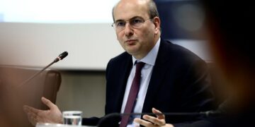 Χατζηδάκης για αιγιαλό: Είχαμε προειδοποιήσει εδώ και πολλούς μήνες ότι δεν θα επιτρέψουμε σε κανέναν να παρανομεί