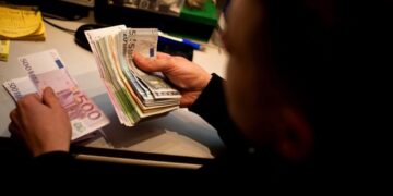 Πόσες μέρες τον χρόνο δουλεύουμε για να πληρώσουμε φόρους