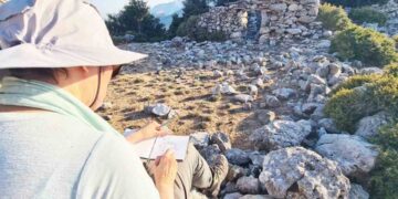 Πεζοπορώντας στις πλαγιές του Καθαρού