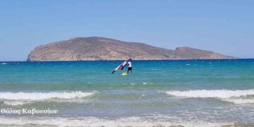 Εντυπωσιακό Wing-Surfing στο Θόλο Καβουσίου (βίντεο)