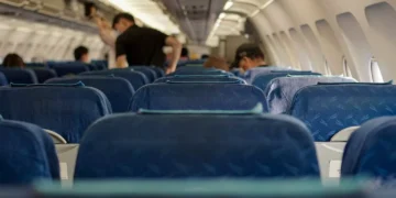 Μεθυσμένος τουρίστας έκανε άνω-κάτω την πτήση