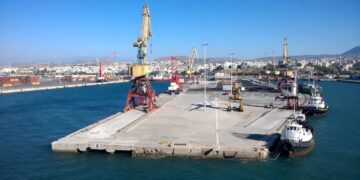 Χτύπησε τα ρυμουλκά δεν ειδοποίησε τις αρχές και… εγκατέλειψε το λιμάνι του Ηρακλείου