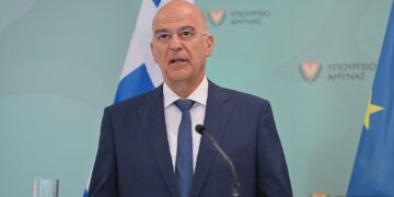 Δένδιας από Λευκωσία: Η Ελλάδα ουδόλως αδιαφορεί για απειλές κατά της Κύπρου απ’ οπουδήποτε προέρχονται αυτές