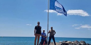 Σε τρεις παραλίες του Δήμου Ιεράπετρας κυματίζουν «Γαλάζιες Σημαίες»