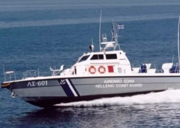 “Ανατράπηκε” σκάφος στην Σταλίδα