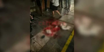 Κρήτη: τέσσερις τουρίστες έπιναν αμέριμνοι το ποτό τους και ξαφνικά μια ομάδα νεαρών τους επιτέθηκε