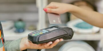 ΑΑΔΕ: Την υποχρέωση άμεσης διασύνδεσης σε περίπτωση αντικατάστασης ταμειακού συστήματος ή/και POS έχουν οι επιχειρήσεις