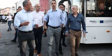 Στο αμαξοστάσιο του ΟΣΥ ο Μητσοτάκης: «900 νέα λεωφορεία μέχρι το τέλος του 2025»