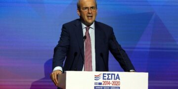 Economist- Χατζηδάκης: Το 2025 η κατάργηση του τέλους επιτηδεύματος