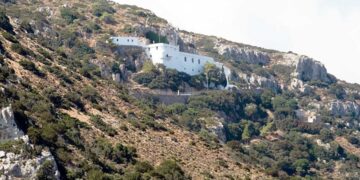 Με τα πόδια μέχρι τη Μονή Φανερωμένης