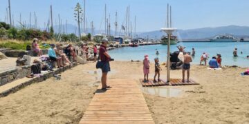 Ωραίες παρεμβάσεις στην παραλία Άμμος του Αγίου Νικολάου