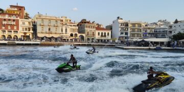 Μηχανοκίνητο θέαμα τη 2η μέρα της Ναυτικής Εβδομάδας