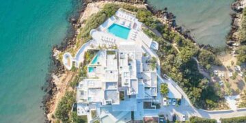 Παραθαλάσσιες βίλες στον Άγιο Νικόλαο για… λεφτάδες!