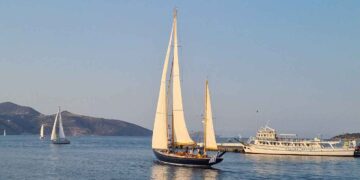 Ναυτική Εβδομάδα με επιδείξεις και εντυπωσιακά σκάφη στο λιμάνι (βίντεο)