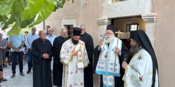 Τα Θυρανοίξια και ο Αρχιερατικός Εσπερινός στον ανακαινισμένο Ιερό Ναό Αγίου Σπυρίδωνος Βασιλικής
