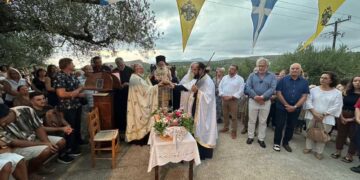 Με μεγάλη συμμετοχή πιστών ο Αρχιερατικός Εσπερινός της εορτής του Αγίου Φανουρίου στον ομώνυμο Ιερό Ναό της Ενορίας Παπαγιαννάδων Σητείας