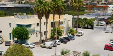 Η ΔΕΥΑΗ για την υπερχείλιση αγωγού στην πλατεία των 18 Άγγλων