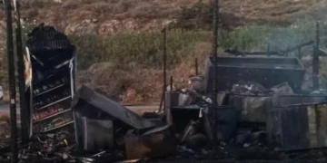 Στις φλόγες τυλίχθηκε beach bar στο Ρέθυμνο