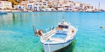 Τράπεζα της Ελλάδος: Άλμα 12,2% στα τουριστικά έσοδα το α’ εξάμηνο του 2024