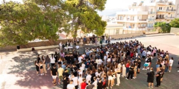 Αγιασμός και πρώτη μέρα στο 1ο Γυμνάσιο Αγίου Νικολάου (βίντεο)