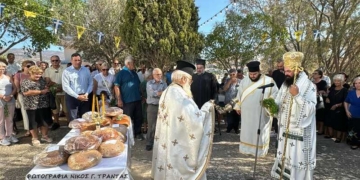 Αρχιερατική Θεία Λειτουργία στο Σταυρό