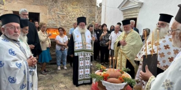 Ο Αρχιερατικός Εσπερινός στον πανηγυρίζοντα Ιερό Ναό Αγίας Σοφίας Αρμένων Σητείας