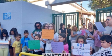 Καθολική αποχή μαθητών και εκπαιδευτικών από τις αίθουσες και υποδοχή του Διευθυντή Εκπαίδευσης Λασιθίου στο 3ο ΔΣ Σητείας