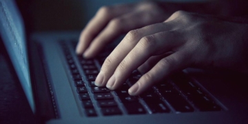 ΗΠΑ: Οι αρχές κατηγορούν κολοσσούς των social media για «μαζική παρακολούθηση» χρηστών