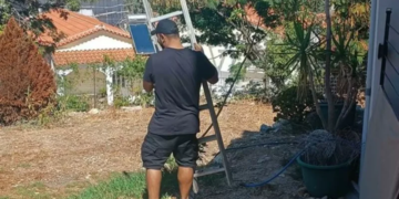 Τον “τσάκωσε” με μια σκάλα να προσπαθεί να μπει στο σπίτι της!