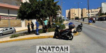 Σύγκρουση αυτοκινήτου με δίκυκλο στην οδό Επιμενίδου