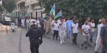 Πορεία Πακιστανών στους δρόμους του Αγίου Νικολάου