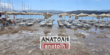 Πρωτόγνωρη εικόνα στην παραλία της Άμμου (βίντεο)