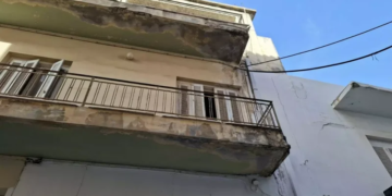 Κρήτη: Σοβάδες έπεσαν από ετοιμόρροπα μπαλκόνια στο κέντρο του Ηρακλείου