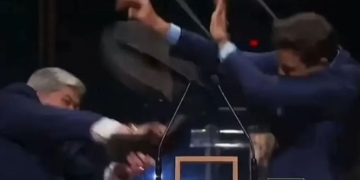 Βραζιλία: Άγριο ξύλο σε debate υποψήφιων δημάρχων – Τον χτύπησε με καρέκλα στο κεφάλι